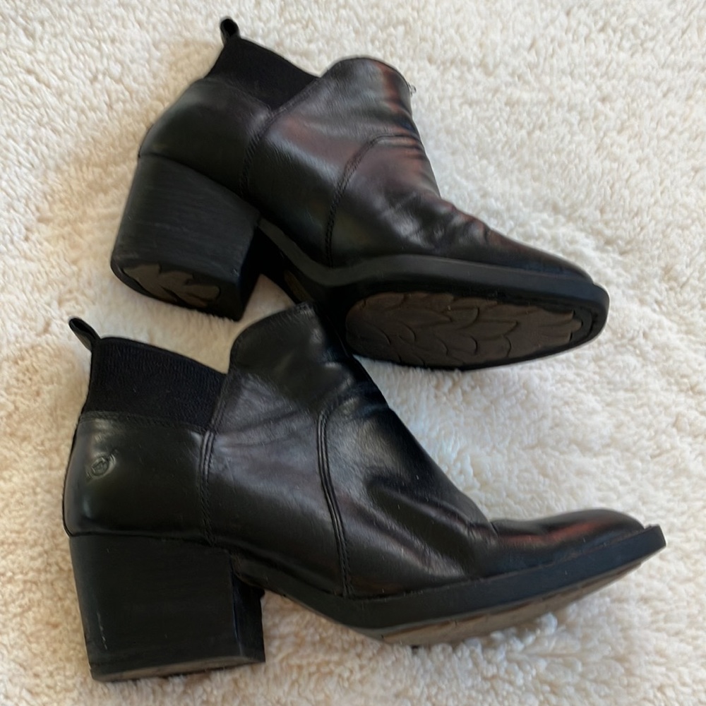 BORN Chelsa style ankle boot in black leather with gorgeous heels, size …